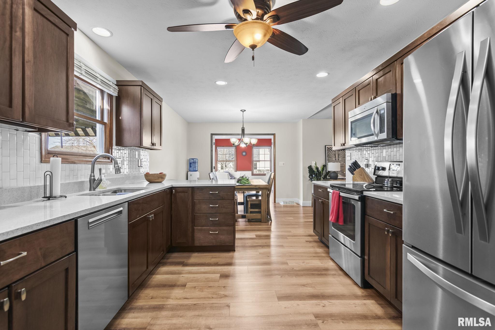 1035 Oakbrook Avenue Chatham, IL 62629 - Photo 8 of 36