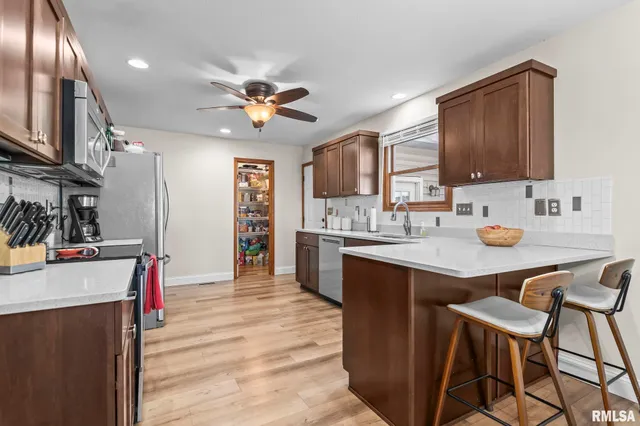 $325,000 | 1035 Oakbrook Avenue, Chatham, IL 62629