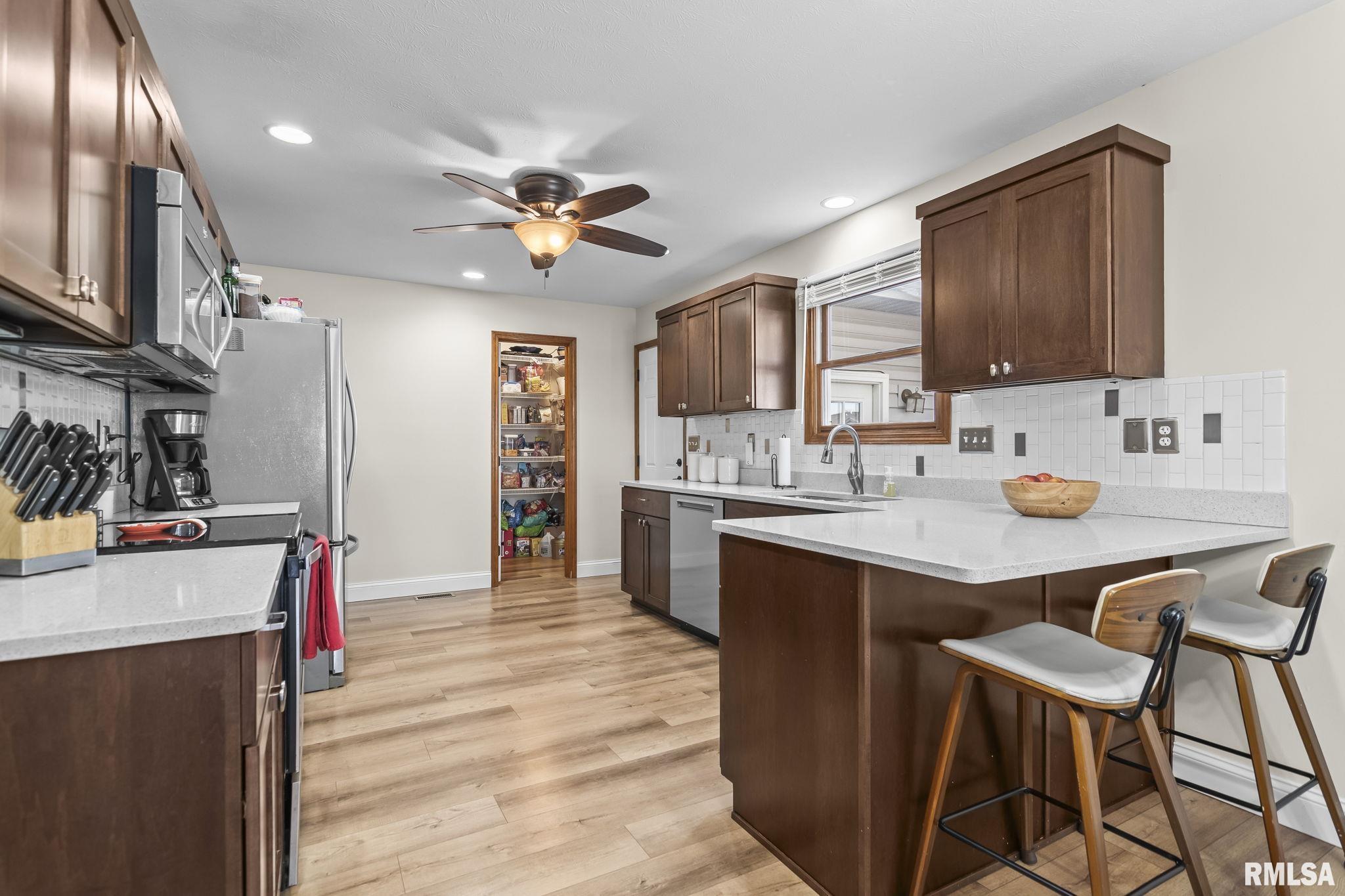 1035 Oakbrook Avenue Chatham, IL 62629 - Photo 10 of 36