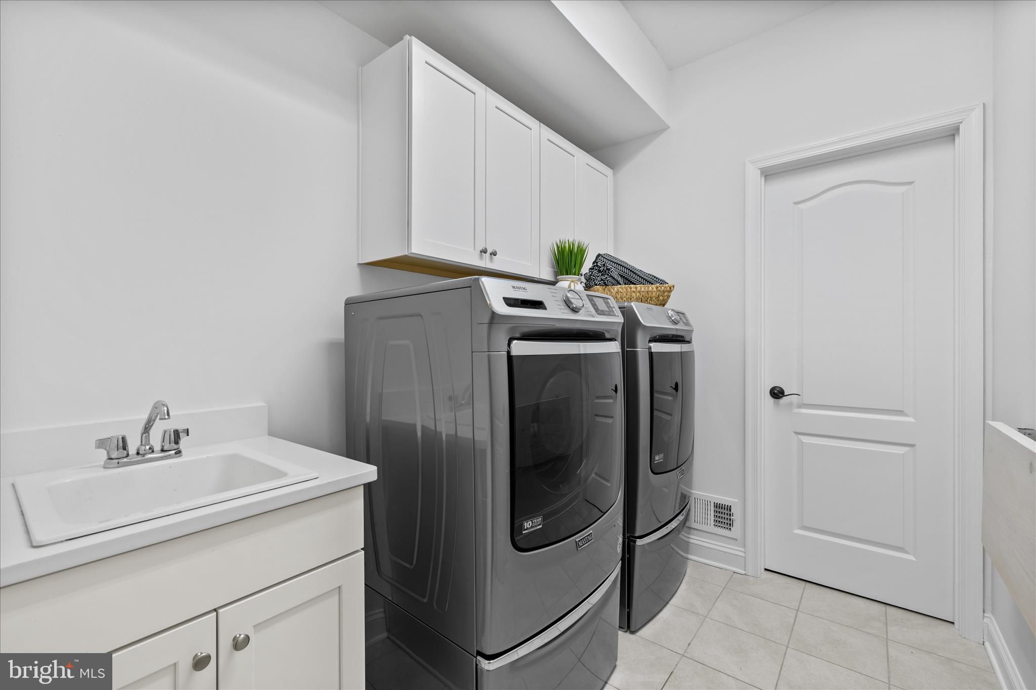 26679 Weathervane Way Frankford, DE 19945 - Photo 39 of 64 1st Floor Laundry room w Sink
