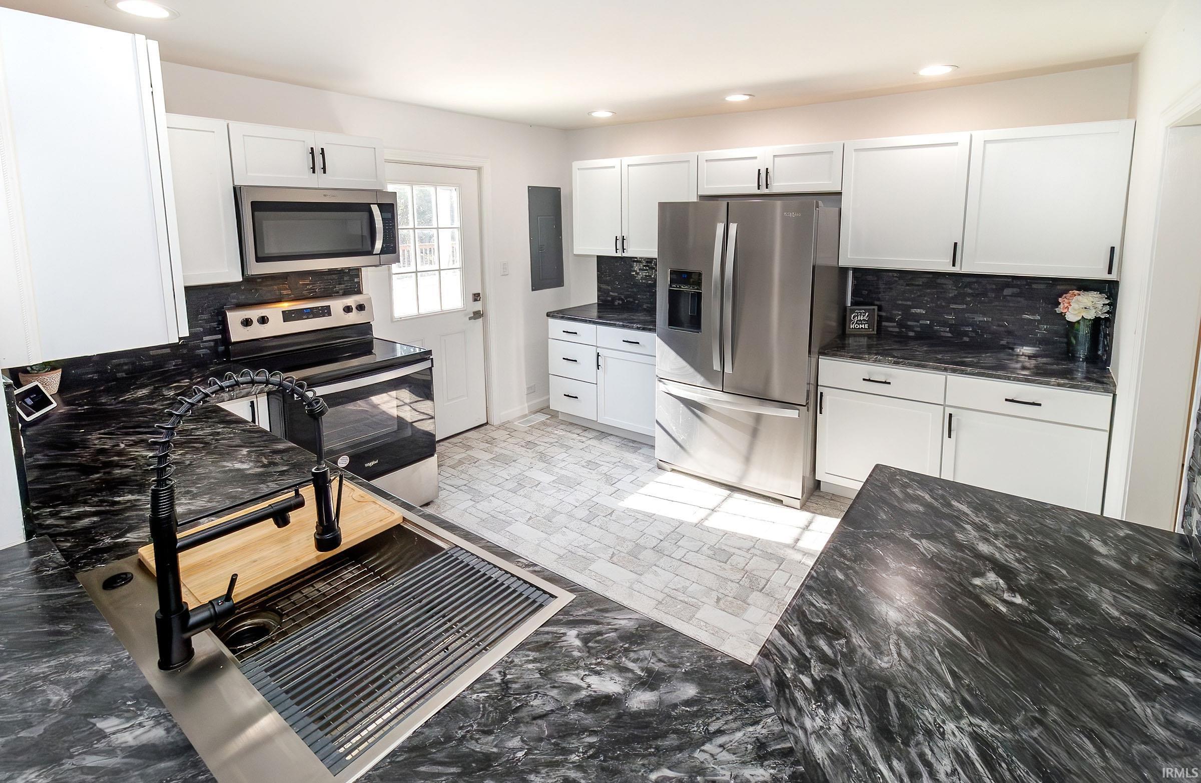 10306 Old State Road Evansville, IN 47711 - Photo 5 of 35