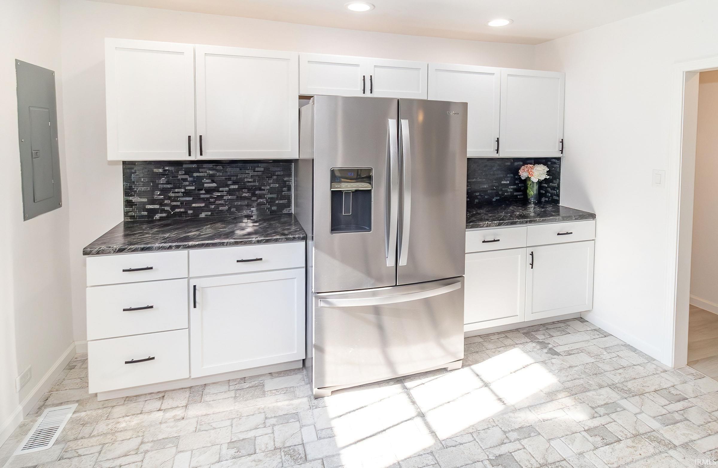 10306 Old State Road Evansville, IN 47711 - Photo 9 of 35