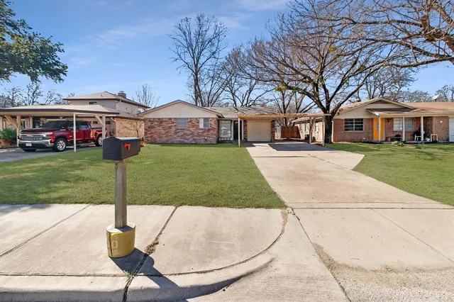 $1,900 | 2221 Southeast 14th Street, Grand Prairie, TX 75051