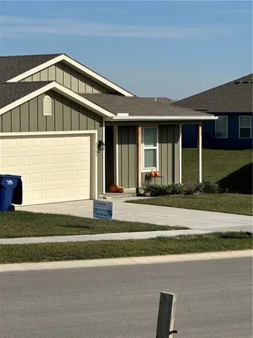 $296,335 | 2266 Rock Creek Drive, Tonganoxie, KS 66086