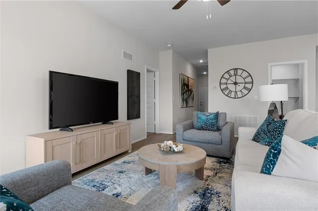 $296,335 | 2266 Rock Creek Drive, Tonganoxie, KS 66086