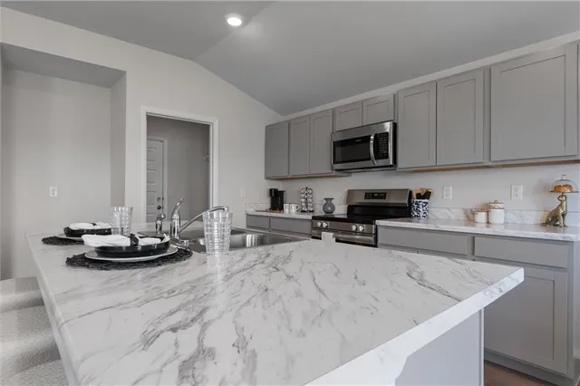 $296,335 | 2266 Rock Creek Drive, Tonganoxie, KS 66086