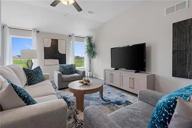 $296,335 | 2266 Rock Creek Drive, Tonganoxie, KS 66086