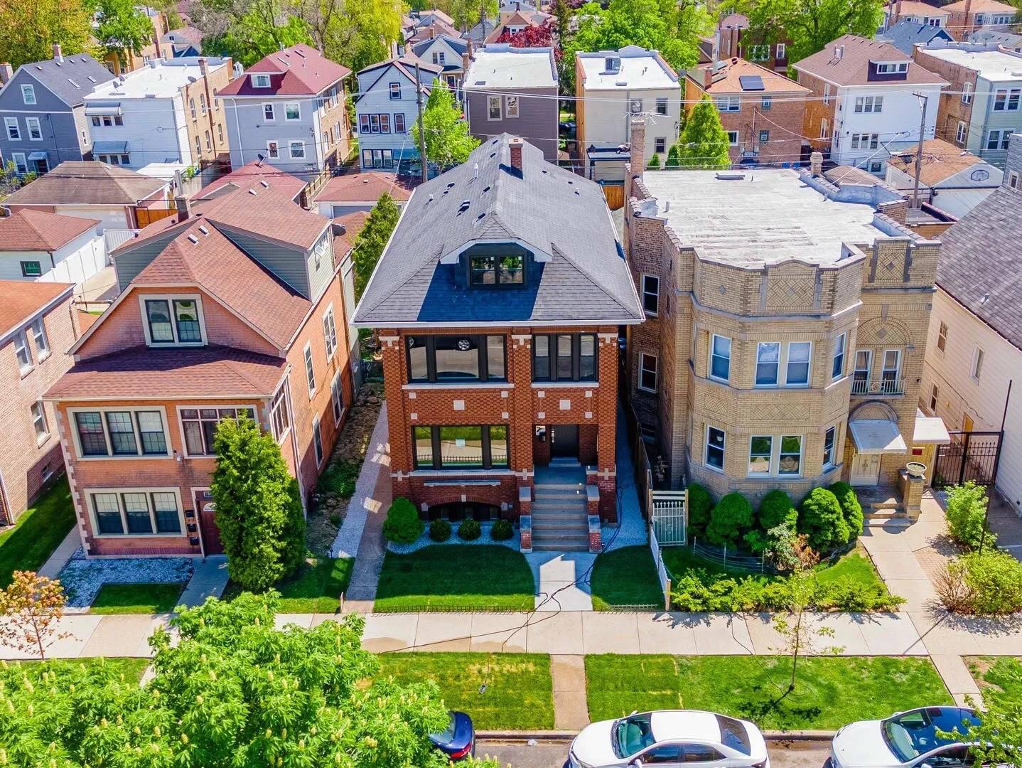 5131 West Roscoe Street, Unit 2 Chicago, IL 60641 - Photo 3 of 22