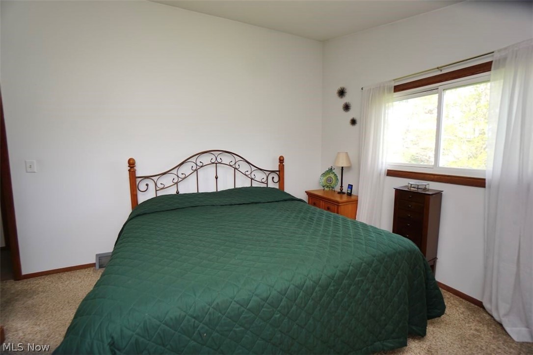 5875 Trumbull Road Geneva, OH 44041 - Photo 10 of 33 Master bedroom