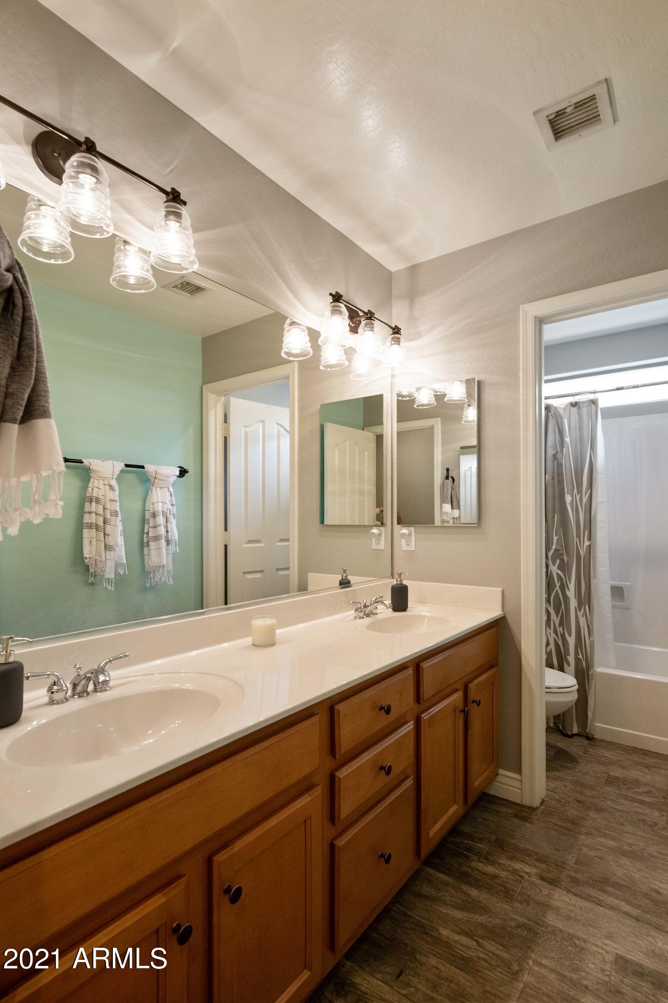 3114 South Martingale Road Gilbert, AZ 85295 - Photo 8 of 44 VLT_8129