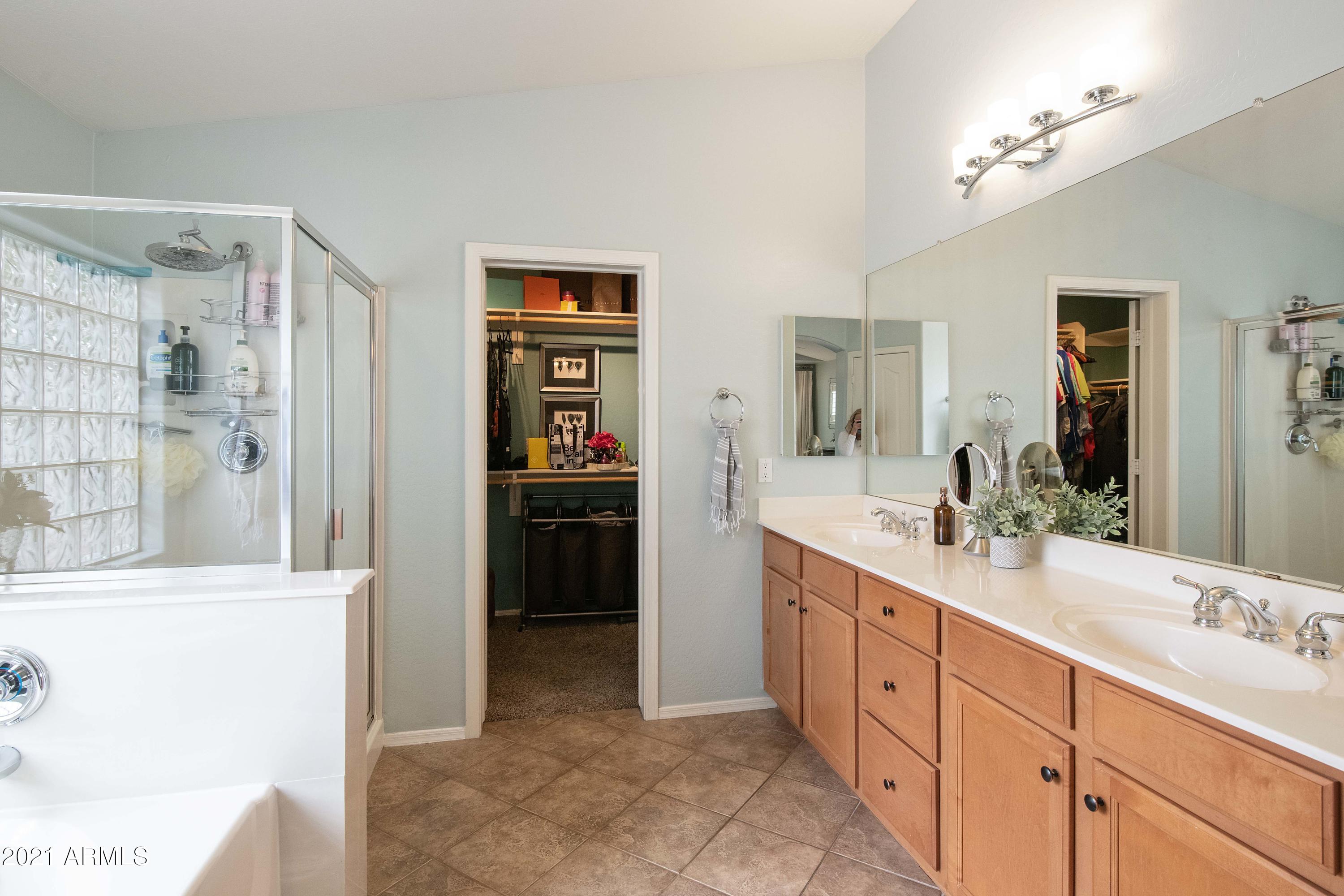 3114 South Martingale Road Gilbert, AZ 85295 - Photo 9 of 44 VLT_8136