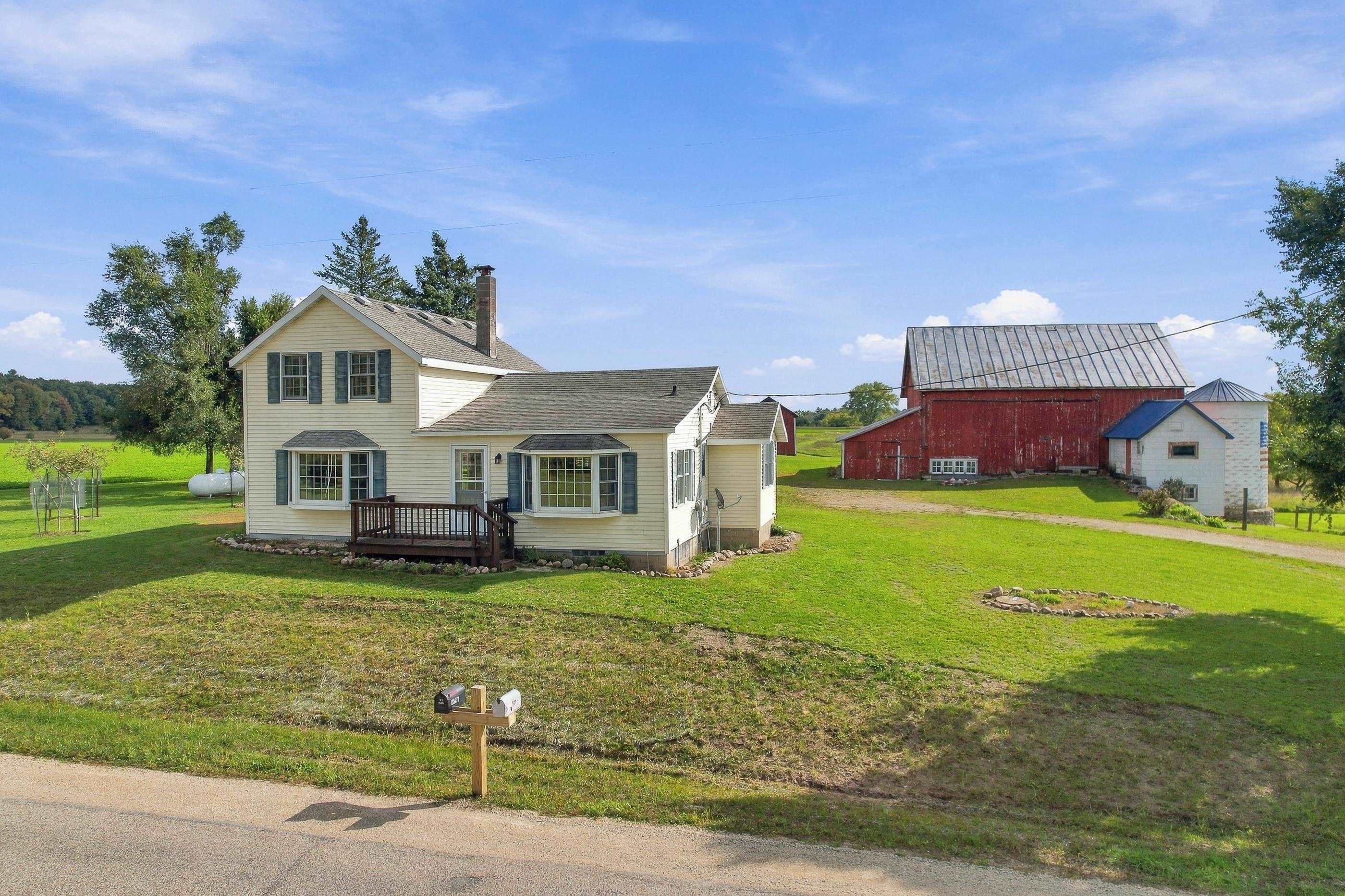 N8218 County Rd J Iola, WI 54945 - Photo 2 of 55 Gallery Image 2