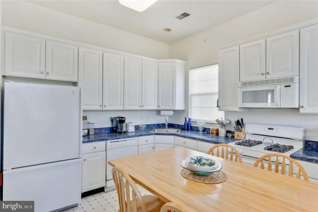 43 Silverside Road Lakewood, NJ 08701 - Photo 26 of 36 Gallery Image 26