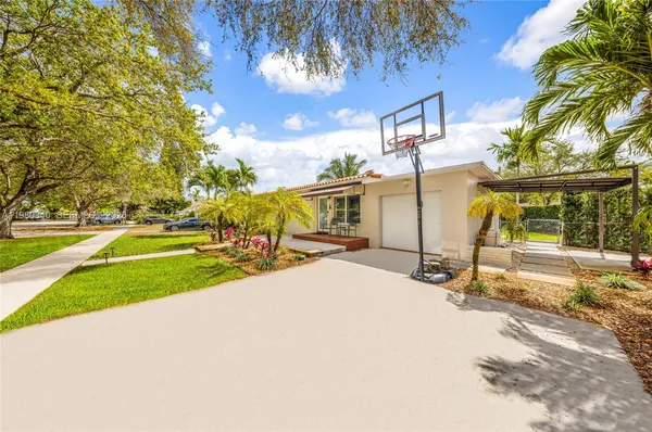 $4,500 | 172 Bentley Drive, Miami Springs, FL 33166