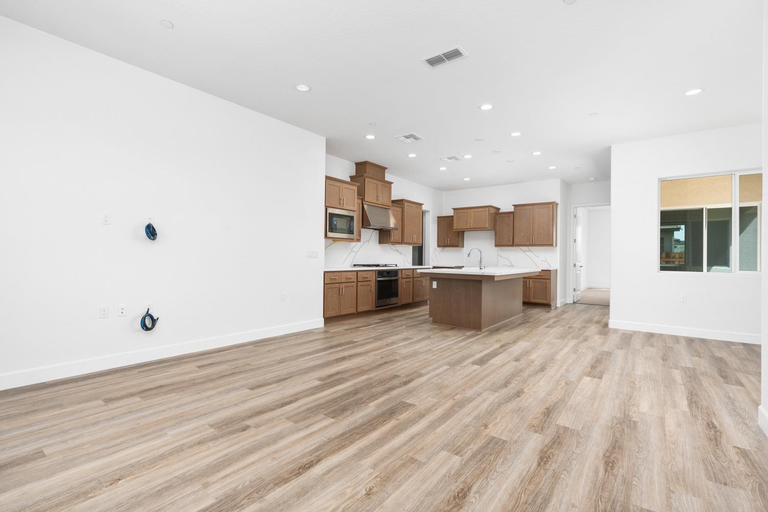 276 Huckleberry Lane South Madera, CA 93636 - Photo 14 of 32 a view of kitchen with wooden floor
