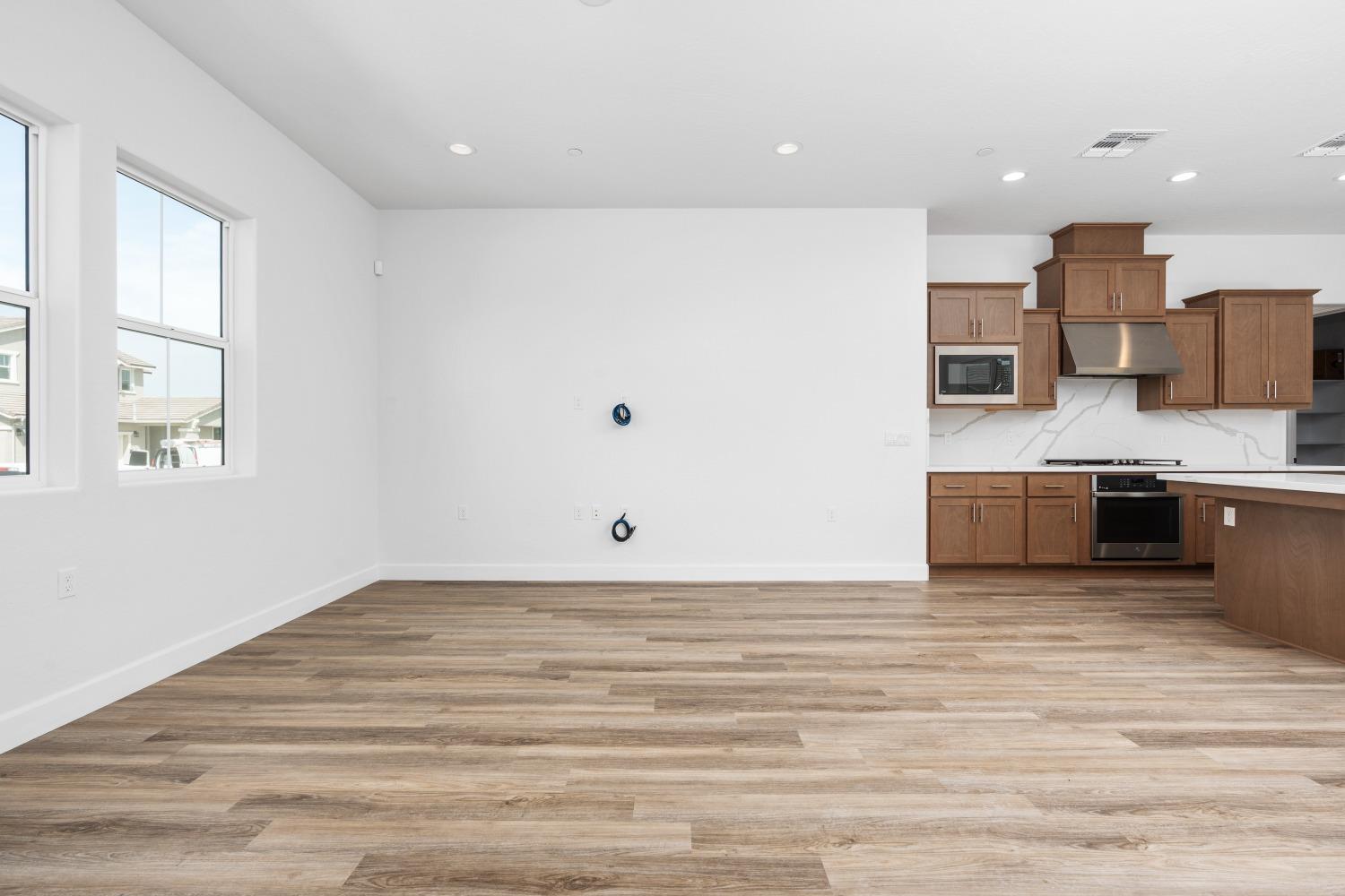 276 Huckleberry Lane South Madera, CA 93636 - Photo 9 of 32 a view of kitchen with wooden floor