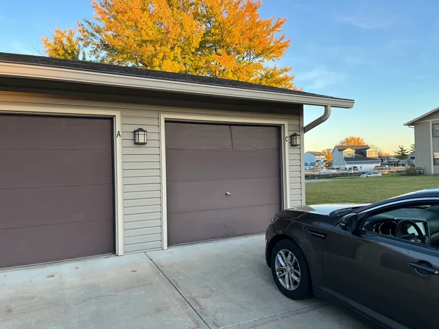 $2,250 | 5820 Wilshire Court, Unit C, Hanover Park, IL 60133