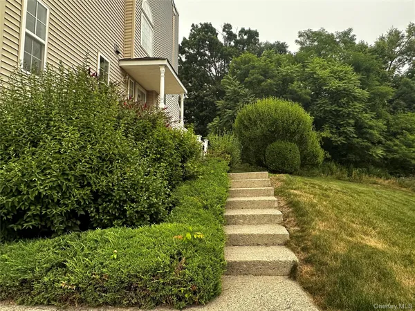 $3,200 | 2402 Rockledge Court, Wappingers Falls, NY 12590