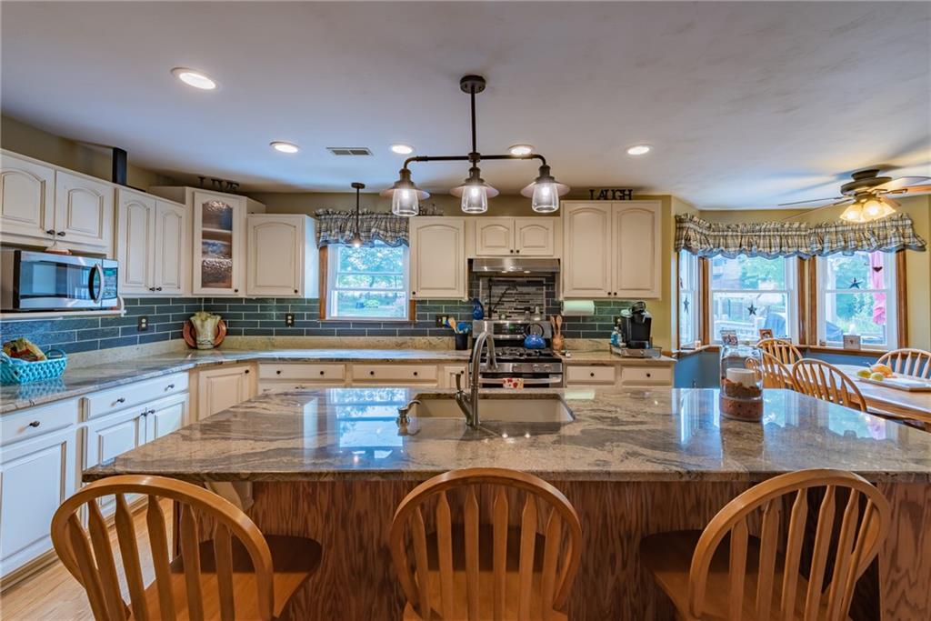 110 Rizzi Drive Irwin, PA 15642 - Photo 8 of 25 Gallery Image 8