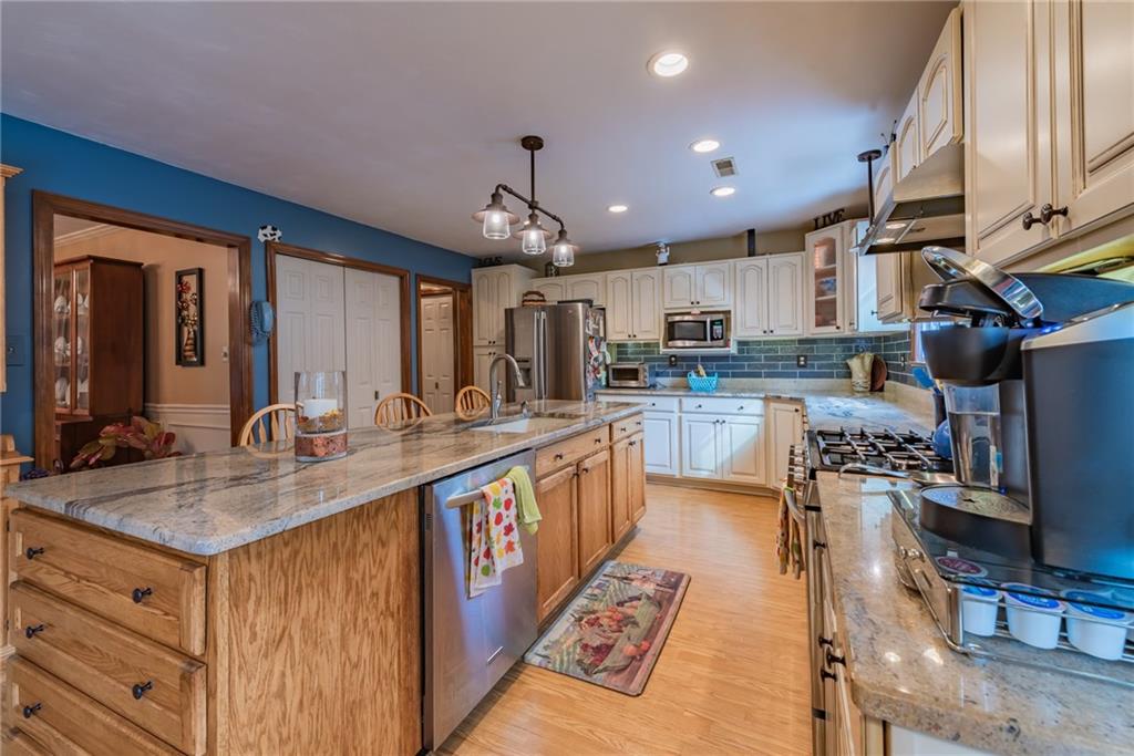 110 Rizzi Drive Irwin, PA 15642 - Photo 9 of 25 Gallery Image 9