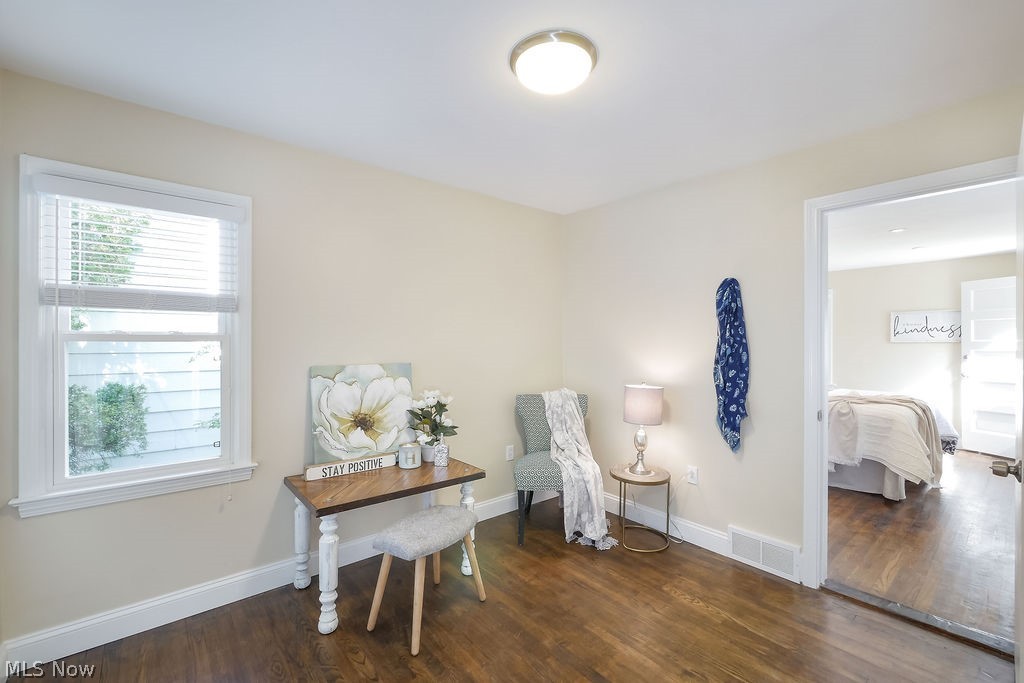 2093 North Green Road Cleveland, OH 44121 - Photo 23 of 35