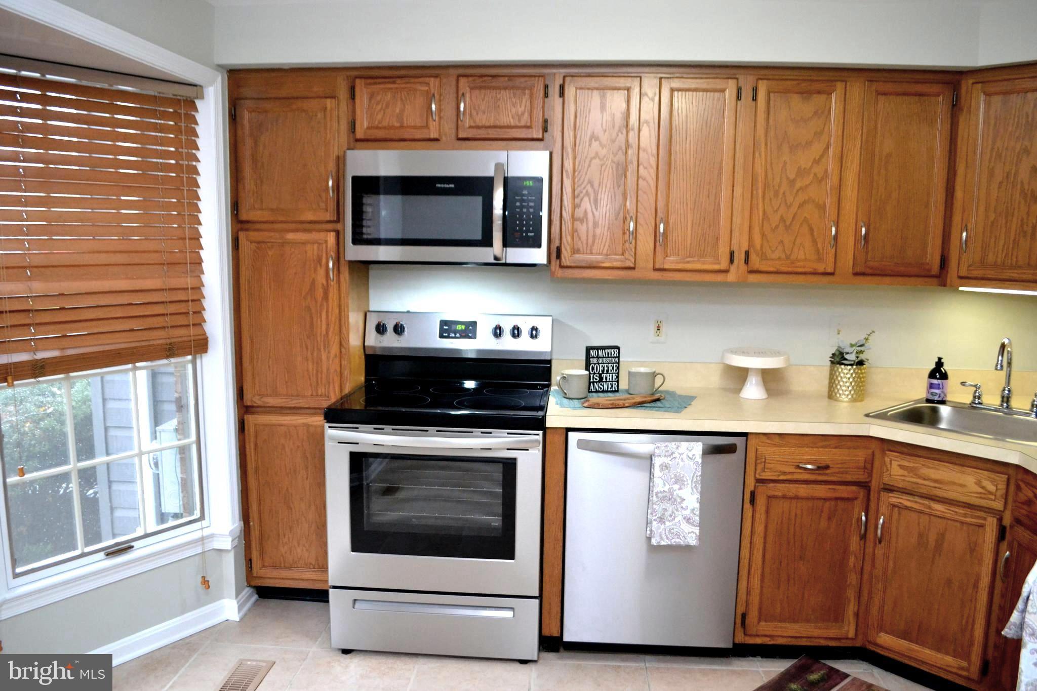 8019 Waterview Court Frederick, MD 21701 - Photo 4 of 56 New stainless appliances