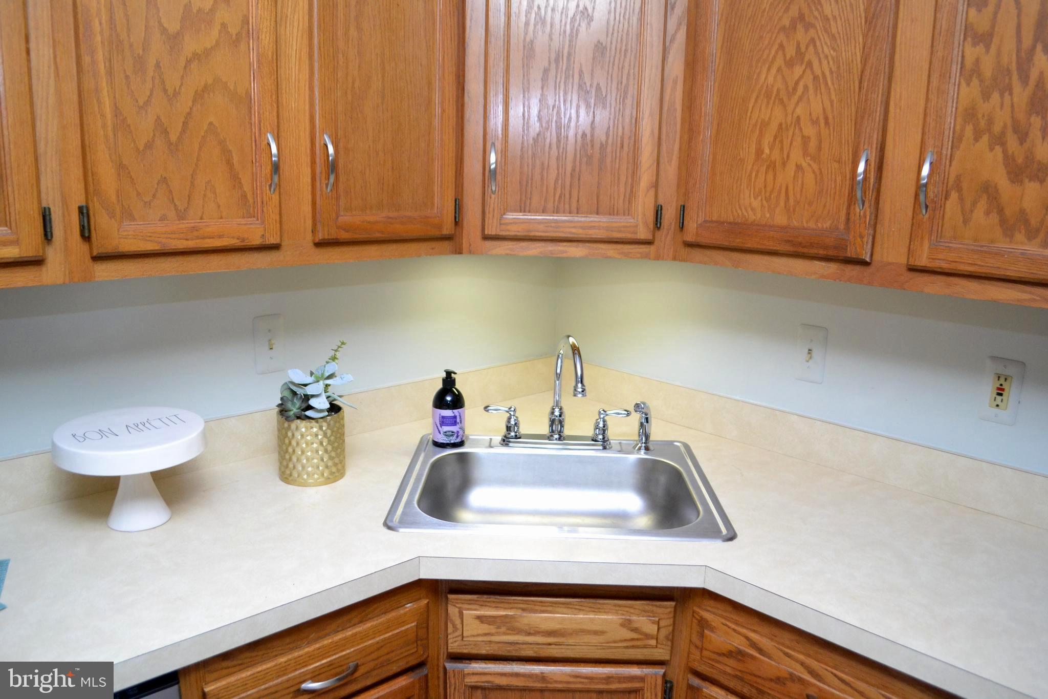 8019 Waterview Court Frederick, MD 21701 - Photo 8 of 56 Plenty of counter top space and cabinets