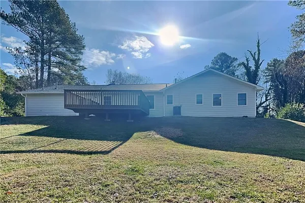 a view of a house with a yard