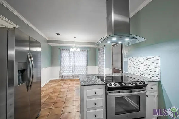 $1,950 | 3915 Country View Drive, Baton Rouge, LA 70817