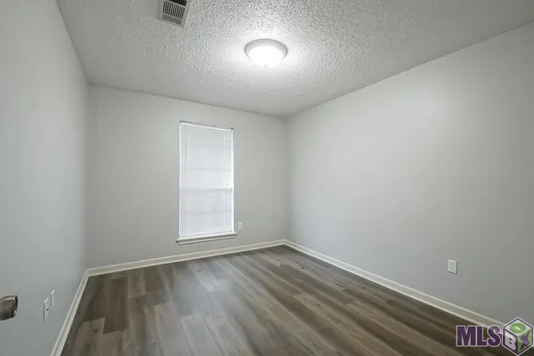 $1,950 | 3915 Country View Drive, Baton Rouge, LA 70817