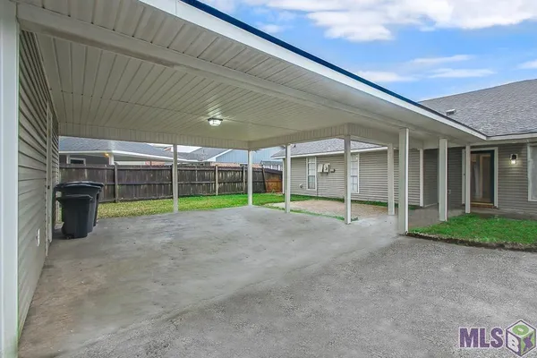 $1,950 | 3915 Country View Drive, Baton Rouge, LA 70817