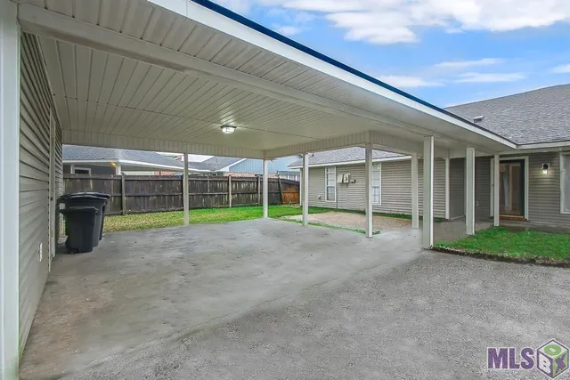 $2,000 | 3915 Country View Drive, Baton Rouge, LA 70817