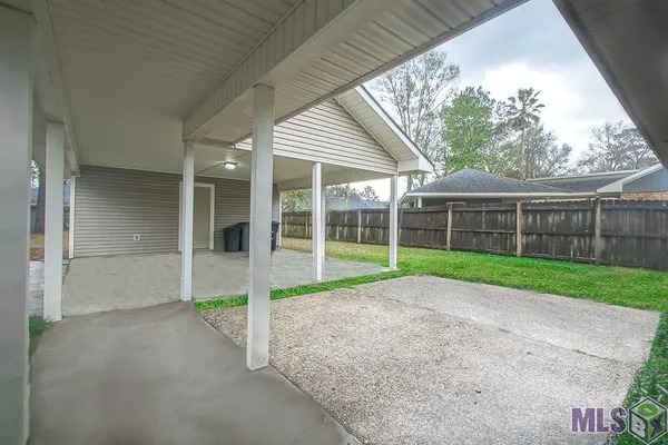 $1,950 | 3915 Country View Drive, Baton Rouge, LA 70817
