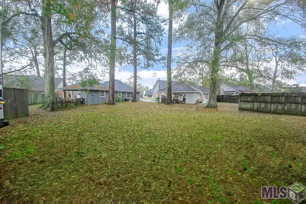 $1,950 | 3915 Country View Drive, Baton Rouge, LA 70817