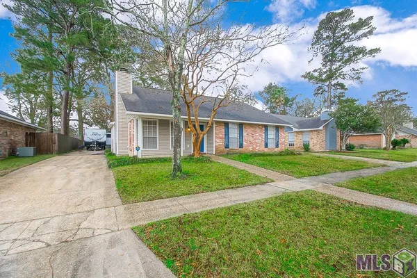 $1,950 | 3915 Country View Drive, Baton Rouge, LA 70817