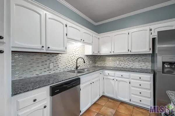 $1,950 | 3915 Country View Drive, Baton Rouge, LA 70817