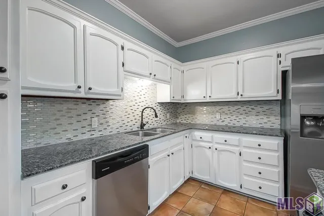 $2,000 | 3915 Country View Drive, Baton Rouge, LA 70817