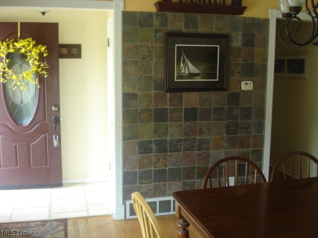 1430 Beaconfield Road Lyndhurst, OH 44124 - Photo 3 of 19