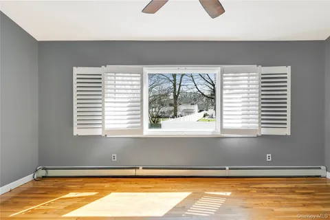 $825,000 | 26 Stevenson Place, Deer Park, NY 11729