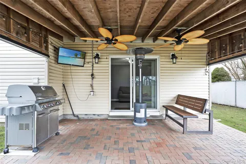 $825,000 | 26 Stevenson Place, Deer Park, NY 11729