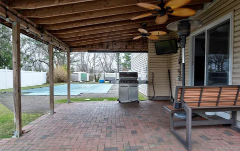 $825,000 | 26 Stevenson Place, Deer Park, NY 11729