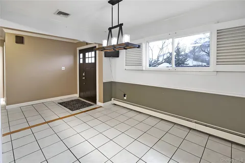 $825,000 | 26 Stevenson Place, Deer Park, NY 11729