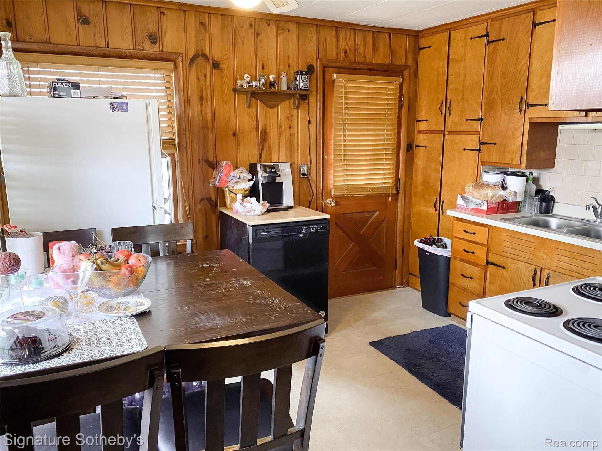 1556 Rochester Road Leonard, MI 48367 - Photo 30 of 51 CC45AC51-AE94-4A8C-AF81-EC2E4E2EB141.jpeg