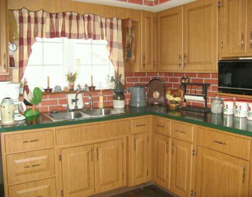 1827 Eastbrook Road New Castle, PA 16101 - Photo 4 of 7 Kitchen.