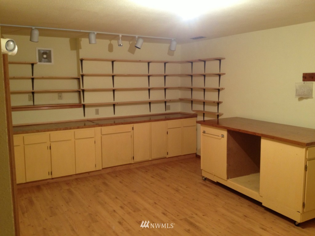6437 Cooper Point Road Northwest Olympia, WA 98502 - Photo 14 of 15 Gallery Image 14