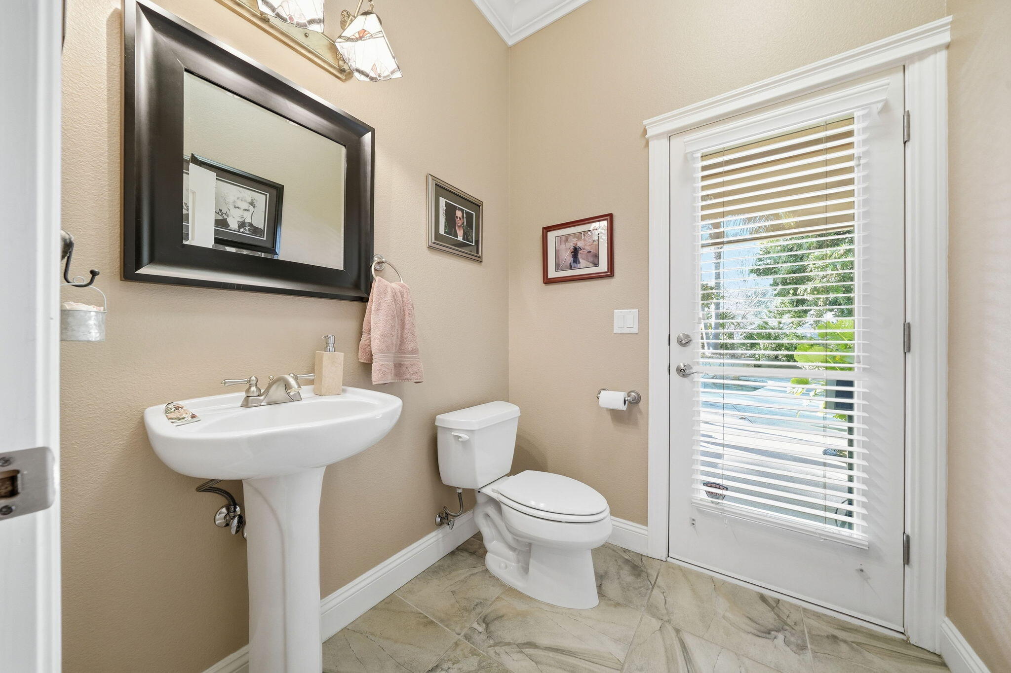 13380 Tierra Heights Road Redding, CA 96003 - Photo 24 of 35 a bathroom with a toilet sink and mirror
