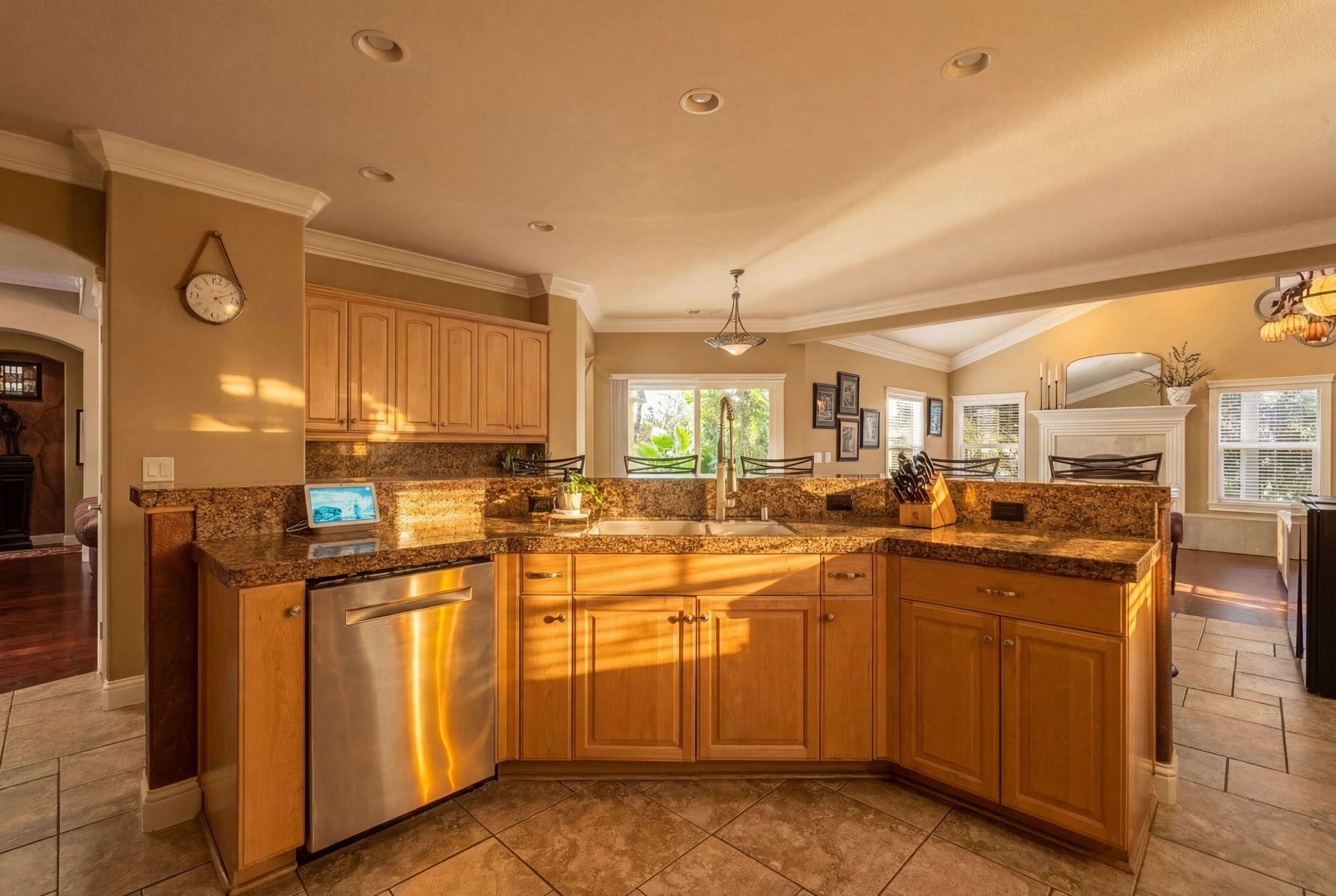 13380 Tierra Heights Road Redding, CA 96003 - Photo 10 of 35 a kitchen with lots of counter top space
