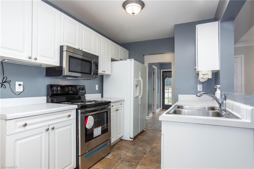 4875 Lance Ridge Lane Winston-Salem, NC 27127 - Photo 5 of 36