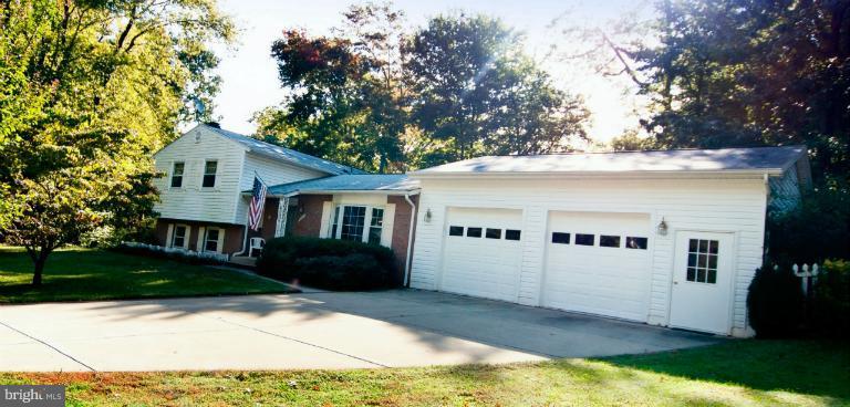 8611 Kerry Lane Springfield, VA 22152 - Photo 27 of 30 Exterior (Front)