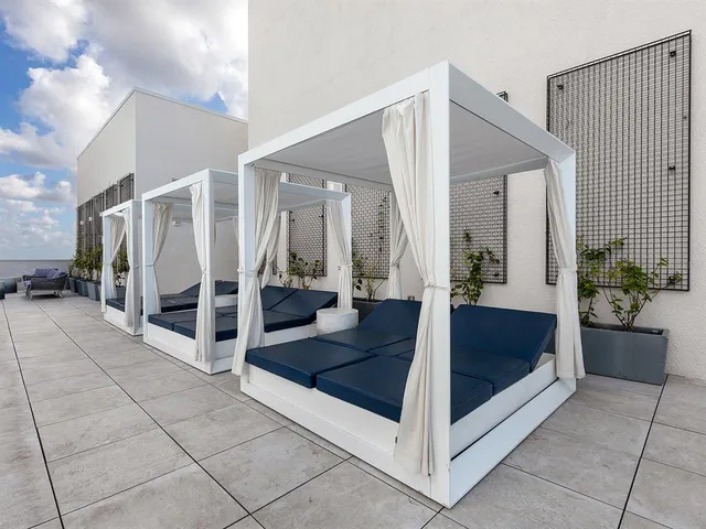 $4,150,000 | 540 North Tamiami Trail, Unit 1503, Sarasota, FL 34236